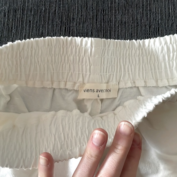 Ottawa Boutique, Viens Avec Moi White Linen Shorts - Picture 2 of 3